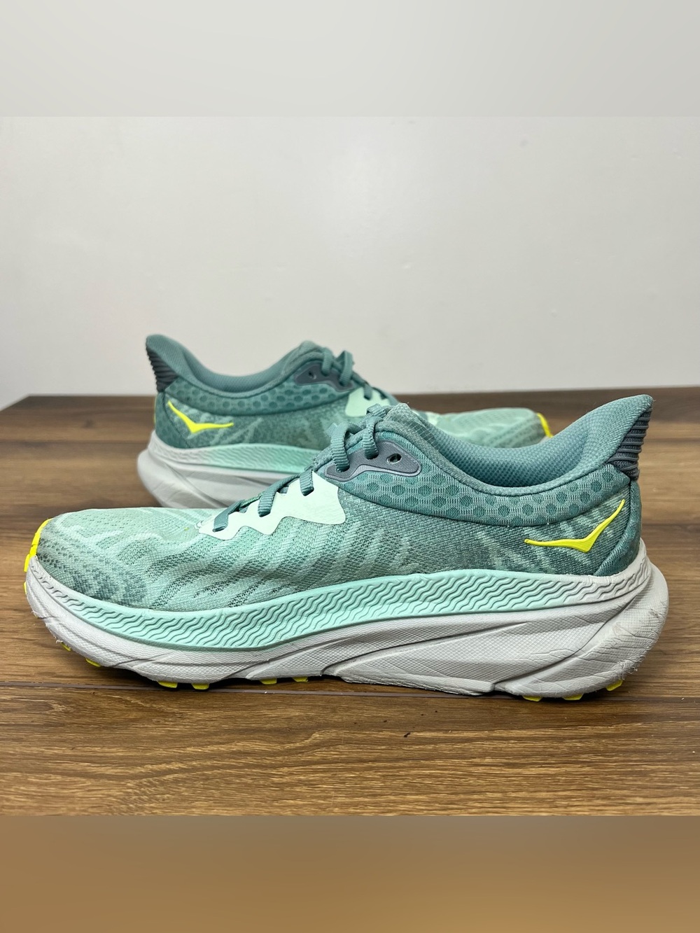 Hoka One One Challenger ATR 7 Women’s Size 7 B Green Athletic Running Shoes - Picture 11 of 13